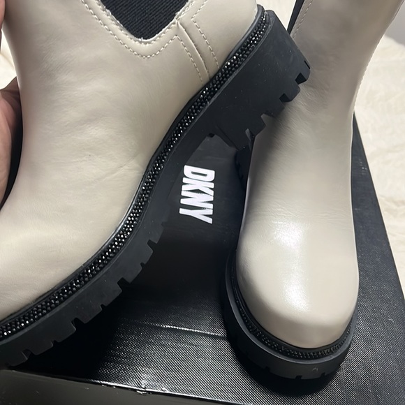 DKNY Womens Ivory Pull Tab Rick Round Toe Block Heel Slip On Leather Chelsea -6 - Picture 5 of 7